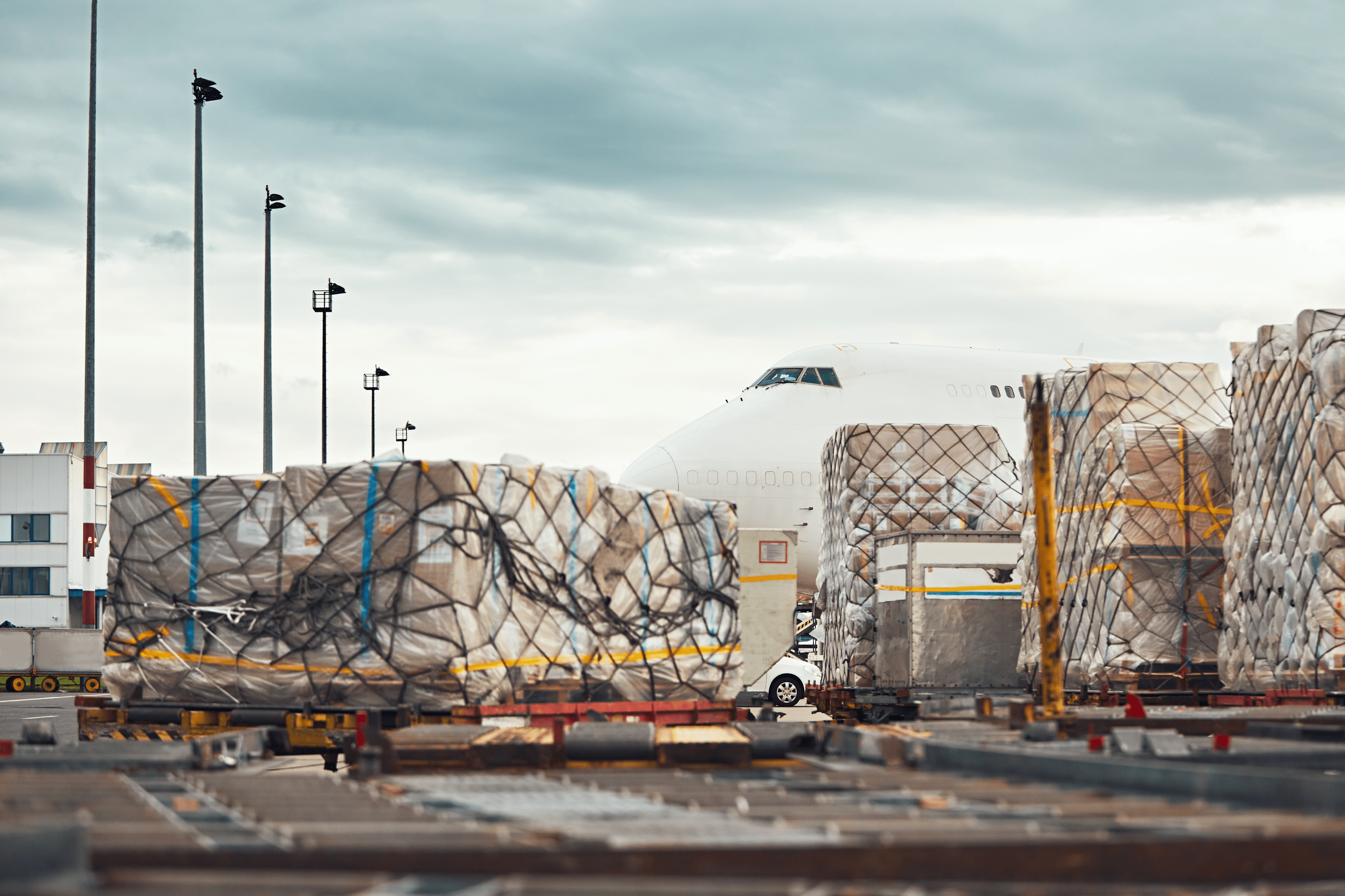 Supply chain crisis leads to air cargo capacity scarcity during peak season